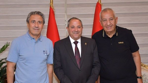 محافظ بورسعيد يستقبل مجلس إدارة النادي المصري برئاسة كامل أبو علي محافظ بورسعيد يستقبل مجلس إدارة النادي المصري برئاسة كامل أبو علي