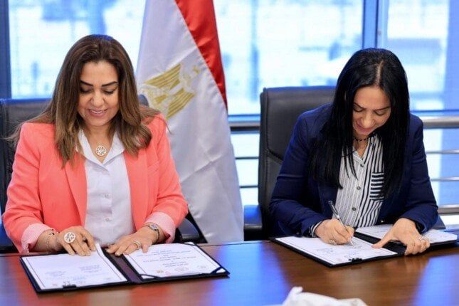مشروع «أيادي مصر».. بروتوكول تعاون بين «التضامن» و«التنمية المحلية» لتسويق المنتجات التراثية مشروع «أيادي مصر».. بروتوكول تعاون بين «التضامن» و«التنمية المحلية» لتسويق المنتجات التراثية