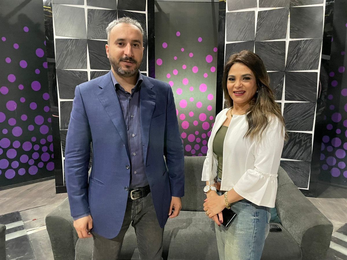 حسين أنسي بصحبة الإعلامية هبة فاروق