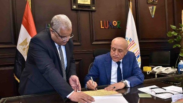 محافظ الأقصر يعلن أوائل الإعدادية.. 37 طالبًا وطالبة يحصلون على الدرجة النهائية محافظ الأقصر يعلن أوائل الإعدادية.. 37 طالبًا وطالبة يحصلون على الدرجة النهائية
