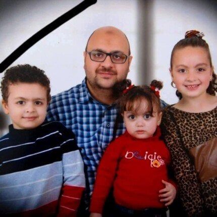 مأساة مروعة في المنيا: وفاة الأب متأثراً بجراحه بعد ساعات من وفاة زوجته وطفلتيه في حادث تصادم مأساة مروعة في المنيا: وفاة الأب متأثراً بجراحه بعد ساعات من وفاة زوجته وطفلتيه في حادث تصادم