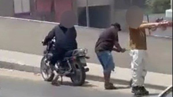 «الميديا فضحتهم».. ملابسات فيديو مشاجرة بالأسلحة النارية على كوبري بالقليوبية «الميديا فضحتهم».. ملابسات فيديو مشاجرة بالأسلحة النارية على كوبري بالقليوبية
