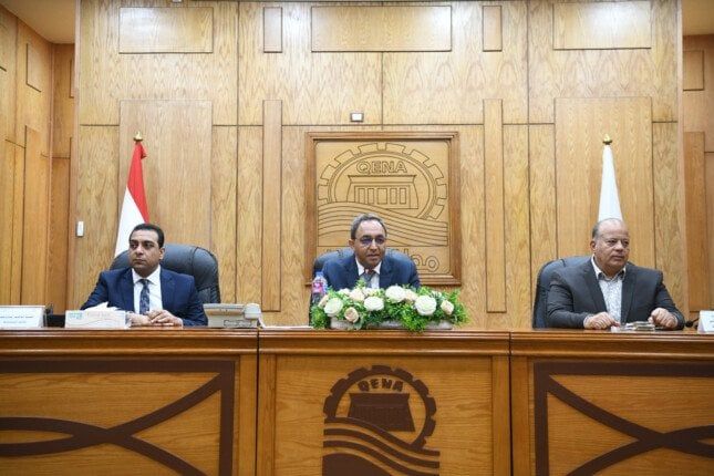 محافظ قنا يلتقي بالمهندسين الجدد ويوجههم للعمل بروح الفريق وخدمة المواطن محافظ قنا يلتقي بالمهندسين الجدد ويوجههم للعمل بروح الفريق وخدمة المواطن