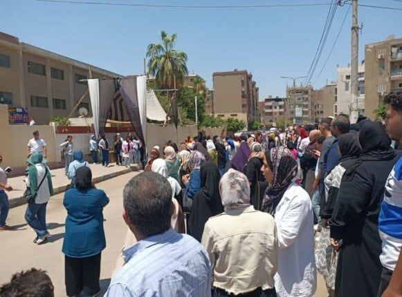 تباين آراء طلاب الثانوية العامة حول امتحان اللغة الإنجليزية في القليوبية تباين آراء طلاب الثانوية العامة حول امتحان اللغة الإنجليزية في القليوبية