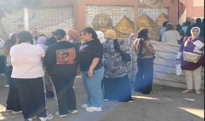 ارتياح بين طلاب الإسكندرية بعد أداء امتحان اللغة الإنجليزية.. وملاحظات على الترجمة و الجرامر ارتياح بين طلاب الإسكندرية بعد أداء امتحان اللغة الإنجليزية.. وملاحظات على الترجمة و الجرامر