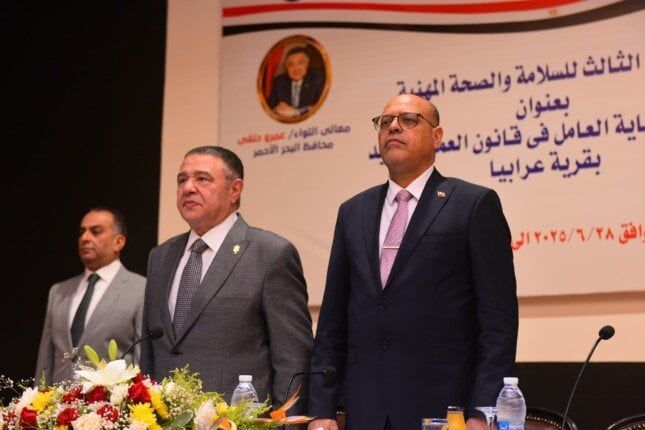 يُوفر 221 وظيفة.. وزير العمل ومحافظ البحر الأحمر يتفقدان ملتقى توظيف بالغردقة يُوفر 221 وظيفة.. وزير العمل ومحافظ البحر الأحمر يتفقدان ملتقى توظيف بالغردقة