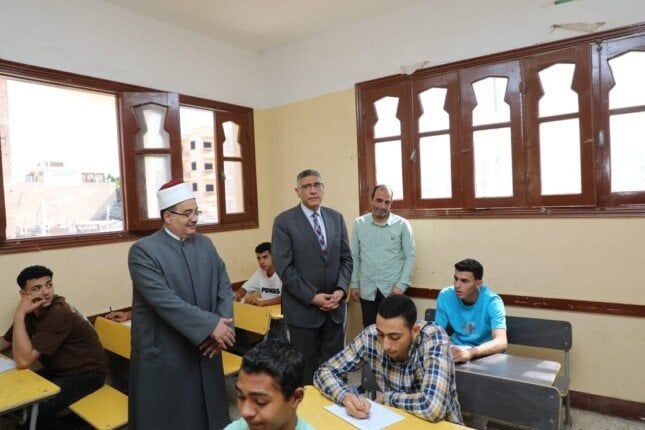 محافظ الجيزة يتابع سير امتحانات شهادة الثانوية الأزهرية بمعهد كرداسة الازهري بنين محافظ الجيزة يتابع سير امتحانات شهادة الثانوية الأزهرية بمعهد كرداسة الازهري بنين