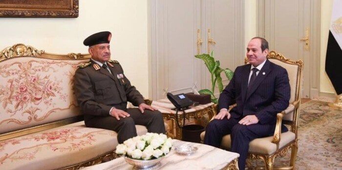 عاجل| الرئيس السيسي يستقبل الفريق أول عبد المجيد صقر وزير الدفاع والإنتاج الحربي عاجل| الرئيس السيسي يستقبل الفريق أول عبد المجيد صقر وزير الدفاع والإنتاج الحربي
