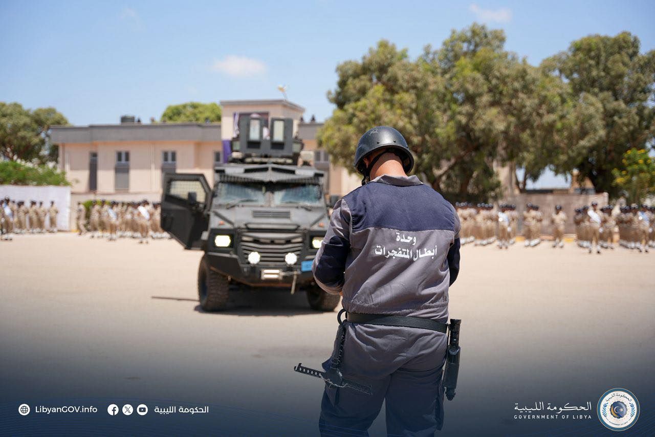 May be an image of ‎1 person and ‎text that says '‎وحدة المتفجر أبطال أبطالالتفجرات ات المتفجرات LibyanCOV.info dbaooos الحكومة الليبية الحكومة الحكومة_الليبية الليبية NT GOVERNMENTOFLIB‎'‎‎