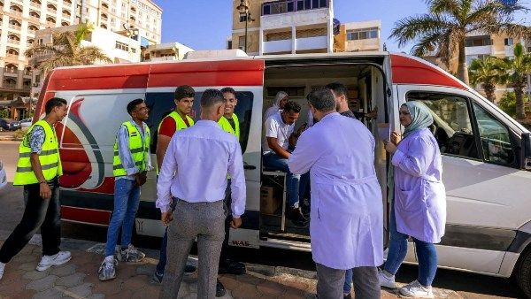 عشرات الشباب يشاركون فى حملة مستقبل وطن بورسعيد للتبرع بالدم عشرات الشباب يشاركون فى حملة مستقبل وطن بورسعيد للتبرع بالدم