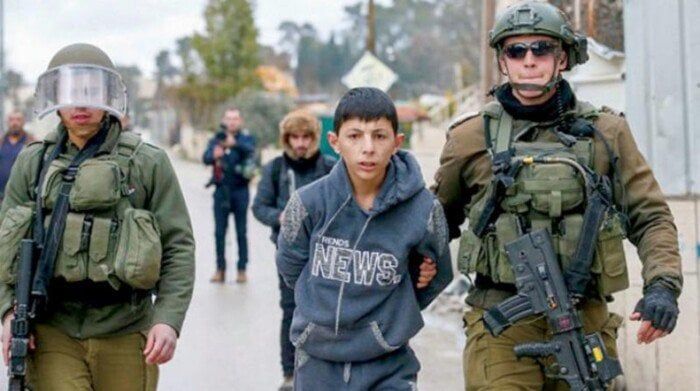 الاحتلال يعتقل 15 فلسطينيا في الخليل ويخطر بهدم 104 منازل في مخيم طولكرم الاحتلال يعتقل 15 فلسطينيا في الخليل ويخطر بهدم 104 منازل في مخيم طولكرم