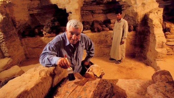 خرافات لا وجود لها في الآثار .. ماذا قال زاهي حواس عن الزئبق الأحمر خرافات لا وجود لها في الآثار .. ماذا قال زاهي حواس عن الزئبق الأحمر