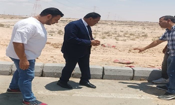محافظ مطروح يتفقد أعمال تطوير طريق مطار العلمين الدولي