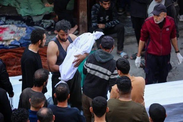 بينهم 28 من منتظري المساعدات.. 63 شهيدا في قصف الاحتلال لقطاع غزة