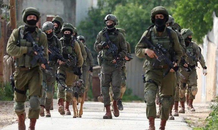 قوات الاحتلال الإسرائيلي تنصب حاجزا عسكريا يعيق حركة الفلسطينيين غرب بيت لحم قوات الاحتلال الإسرائيلي تنصب حاجزا عسكريا يعيق حركة الفلسطينيين غرب بيت لحم