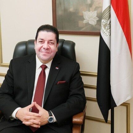 تصدر خلال أيام.. «مرايا في بلاط العميان» رواية جديدة لـ الدكتور محمد عثمان تصدر خلال أيام.. «مرايا في بلاط العميان» رواية جديدة لـ الدكتور محمد عثمان