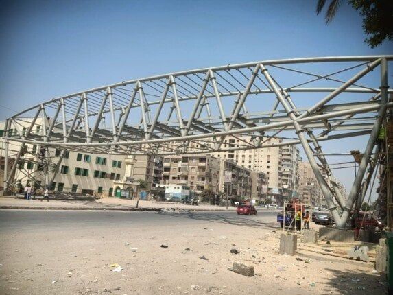 محافظ القليوبية: الانتهاء من تركيب الجسم المعدني لكوبري المشاة الجديد بشبرا الخيمة محافظ القليوبية: الانتهاء من تركيب الجسم المعدني لكوبري المشاة الجديد بشبرا الخيمة