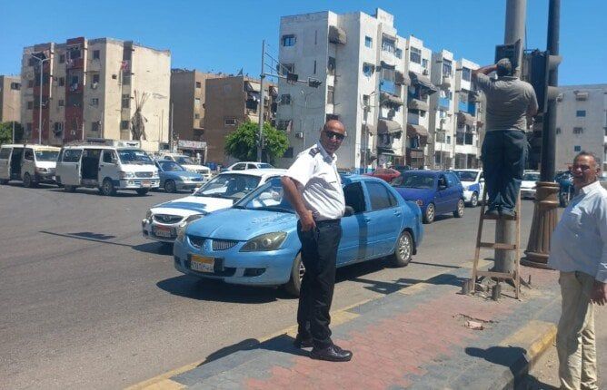 استجابة لمطالب المواطنين: إعادة تشغيل إشارة مرورية حيوية في بورسعيد لفك الاختناقات استجابة لمطالب المواطنين: إعادة تشغيل إشارة مرورية حيوية في بورسعيد لفك الاختناقات