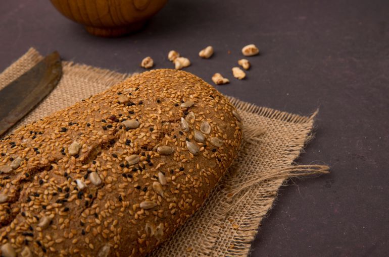 خبز الحبوب المنبتة: هل هو السر الصحي الذي يتفوق على الخبز العادي؟ المصدر: فريبيك side view of seeded baguette bread on sackcloth with corns on maroon background with copy space SSUCv3H4sIAAAAAAAACpyRz27DIAzG75P2DhHnRsq/NklfpdrBAZKgEqiAbJqqvvsMhIrzbvhn+7M/8/z8KAoygRWUXIunjzAWUu7WGXBCK8TV6eCGK8ZNTjgTThsBMocTOLoq2DhCtUvp8SskiXXgdsutH3YgCo4vqBHhWyJudItxkRIhiR2YIuSUMbtPgSUUxf/VGR9fyQ0sXNHfsHBmxHDJIRq5xVJy/3HcbLk12JnQmatvTUH6gjZTehhBhVqyNu3WcOXURvWunPErvDcnUusHTNKfeEZNnvgK1mI5SzwbRPFP9ZbNUdoFA4cqYfgTPqzbpq2HfmzaYayHsW2qoyD+3ipQJ6yThDCmd8Fy68JvQGbawQxDV1Zndim77jyUI1yasqv6th8ZA9ZzPPzrDwAA//8DAPN/aXqHAgAA