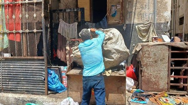 ضواحي بورسعيد يستجيب لشكوى مواطنين بمواجهة فارز قمامة | صور ضواحي بورسعيد يستجيب لشكوى مواطنين بمواجهة فارز قمامة | صور