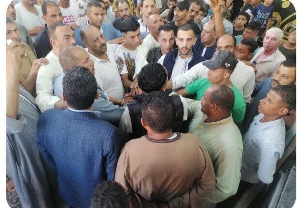 الكفن يُنهي خصومة ثأرية استمرت 11 عامًا بين عائلتين بقرية كوم أشفين في قليوب الكفن يُنهي خصومة ثأرية استمرت 11 عامًا بين عائلتين بقرية كوم أشفين في قليوب