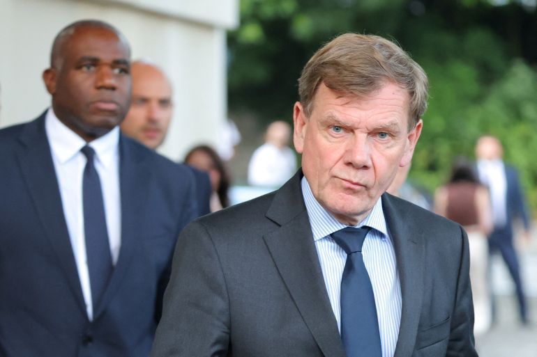 Germany's Foreign Minister Johann Wadephul and British Foreign Secretary David Lammy leave the InterContinental hotel to speak to media after nuclear talks with Iran in Geneva, Switzerland, June 20, 2025. REUTERS/Denis Balibouse