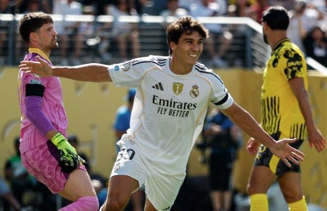 كأس العالم للأندية.. ريال مدريد يتقدم على دورتموند بثنائية في الشوط الأول «فيديو» كأس العالم للأندية.. ريال مدريد يتقدم على دورتموند بثنائية في الشوط الأول «فيديو»