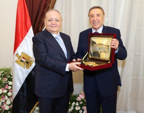 رئيس المحكمة الدستورية يهنئ رئيس مجلس الدولة بتولي مهام منصبه رئيس المحكمة الدستورية يهنئ رئيس مجلس الدولة بتولي مهام منصبه