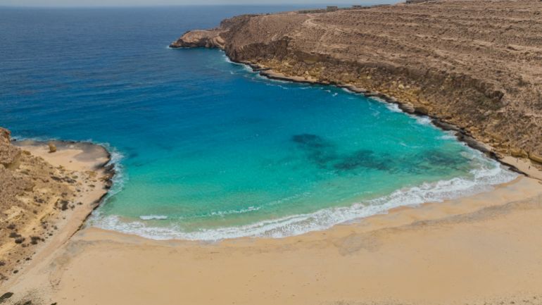 _شاطئ البردي الواقع بالقرب من مدينة طبرق (الجزيرة) (5)