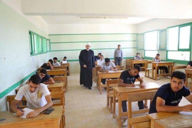 طلاب الثانوية الأزهرية يؤدون اليوم امتحان مادة الجغرافيا طلاب الثانوية الأزهرية يؤدون اليوم امتحان مادة الجغرافيا