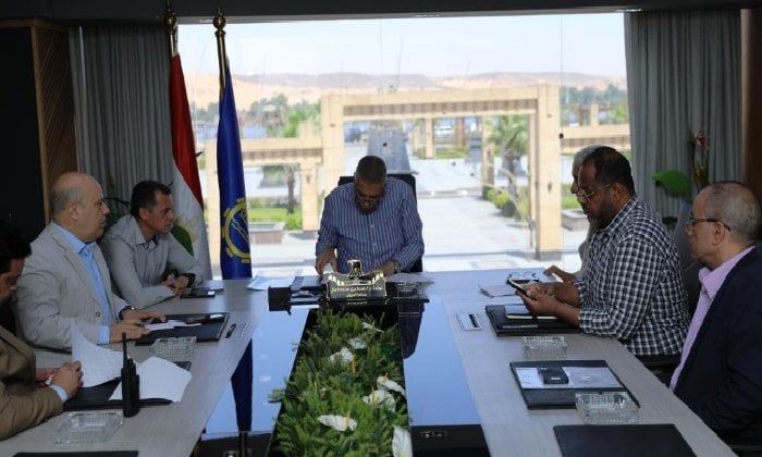 محافظ أسوان يعقد اجتماعًا لتوفيق أوضاع طلاب مدرسة التمريض التابعة للتأمين الصحي محافظ أسوان يعقد اجتماعًا لتوفيق أوضاع طلاب مدرسة التمريض التابعة للتأمين الصحي