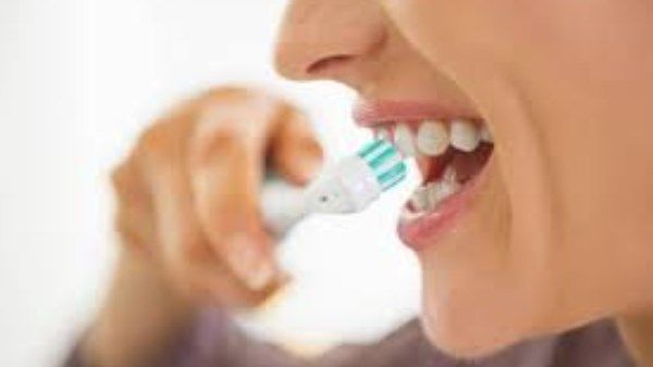اصفرار الأسنان .. ما أسبابه وما حلوله ؟