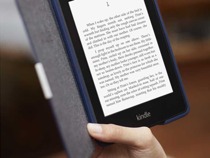 epa03387101 This handout image provided by Amazon shows the new Kindle Paperwhite tablet that was introduced during a press conference by Amazon CEO Jeff Bezos at Santa Monica Airport in Santa Monica, California, USA, 06 September 2012. EPA/AMAZON /HANDOUT