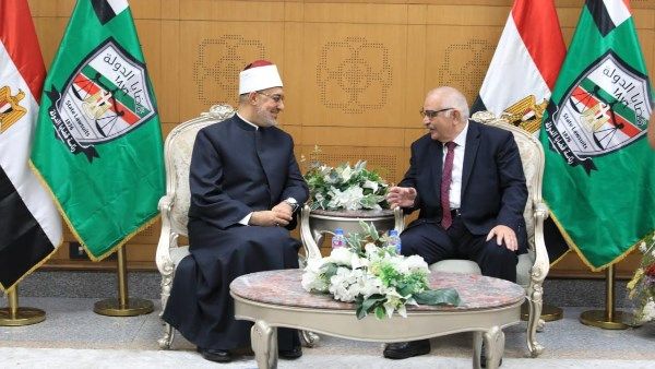 مفتي الجمهورية يهنئ رئيس هيئة قضايا الدولة بالمنصب رسميًّا مفتي الجمهورية يهنئ رئيس هيئة قضايا الدولة بالمنصب رسميًّا