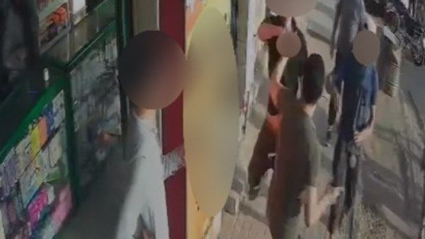 الداخلية تكشف تفاصيل تعدى شخص على صاحب صيدلية بسلاح أبيض| فيديو الداخلية تكشف تفاصيل تعدى شخص على صاحب صيدلية بسلاح أبيض| فيديو