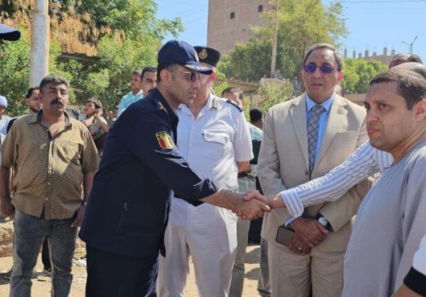 محافظ قنا يتابع جهود إنقاذ شخصين سقطت سيارتهما في نهر النيل بدشنا محافظ قنا يتابع جهود إنقاذ شخصين سقطت سيارتهما في نهر النيل بدشنا