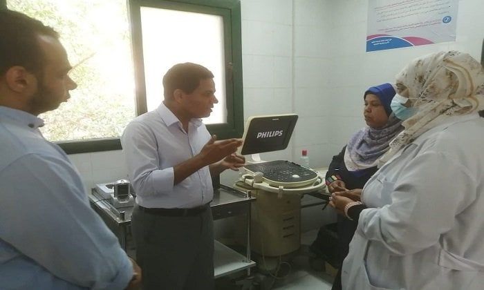 مدير الصحة بالأقصر يتفقد قافلة علاجية بمركز شباب الرزيقات قبلي بأرمنت مدير الصحة بالأقصر يتفقد قافلة علاجية بمركز شباب الرزيقات قبلي بأرمنت