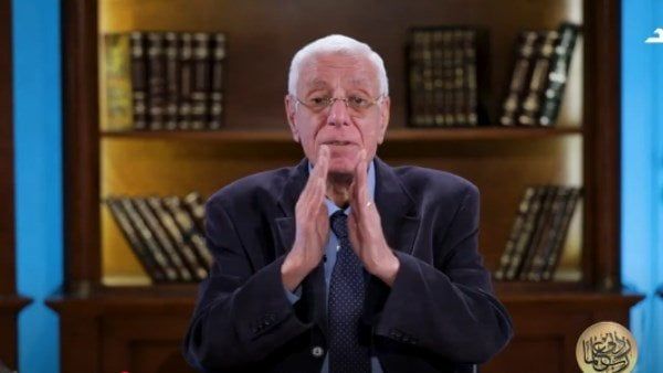 حسام موافي يحذر: «لو بتفكر تسافر اسمع الكلام ده قبل فوات الأوان»