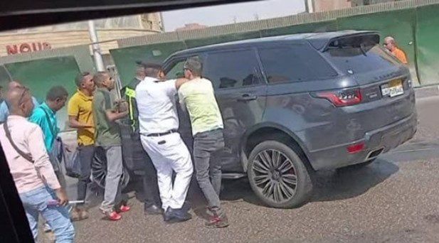 «سكران وحاول الهرب».. القبض على السائح المتسبب في حادث كوبري أكتوبر «سكران وحاول الهرب».. القبض على السائح المتسبب في حادث كوبري أكتوبر