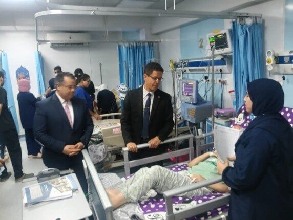 رئيس جامعة بنها يتفقد المستشفى الجامعي للاطمئنان على الخدمة الطبية
