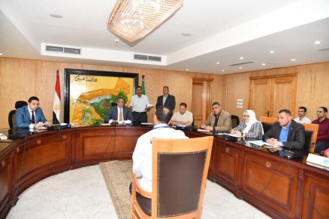 محافظ الفيوم يوجه بتوفير الحماية الاجتماعية اللازمة للأسر الأولى بالرعاية