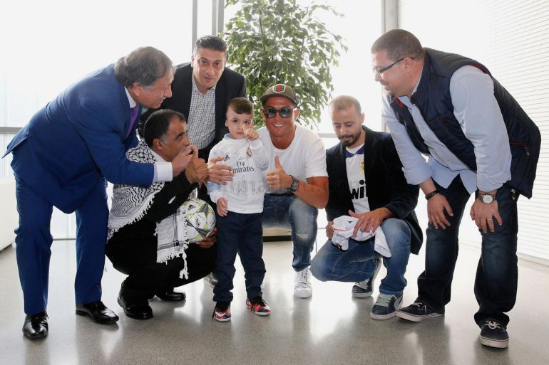 الطفل الفلسطيني أحمد دوابشة يلتقي رونالدو ونجوم ريال مدريد المصدر: ريال مدريد