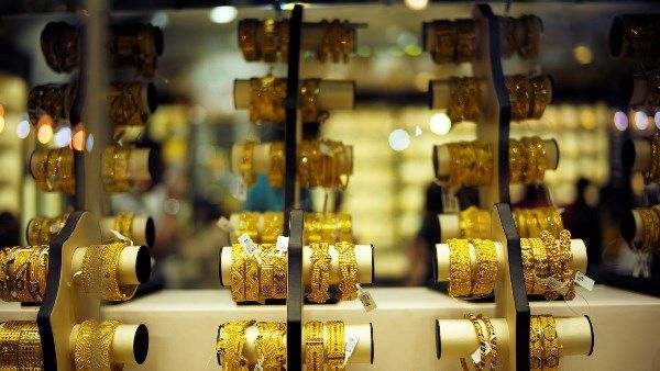 800 جنيه فرق.. مفاجأة في أسعار الجنيه الذهب وعيار 21 اليوم 1/7/2025