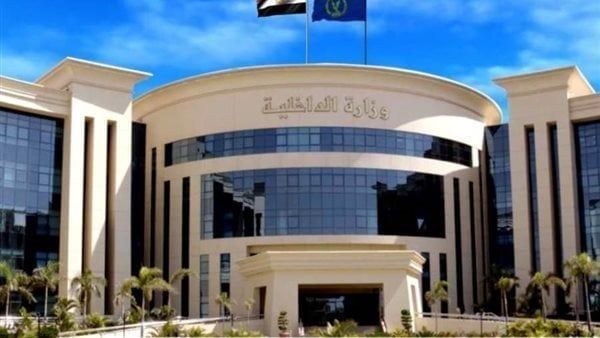 عاجل.. مصدر أمني يكشف حقيقة تعدي فرد شرطة على الأهالي بأسوان