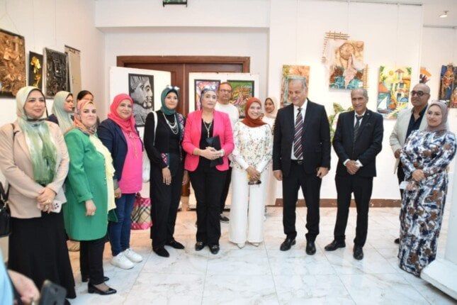مدير تعليم بورسعيد يتفقد المعرض الختامى لمركز تنمية القدرات والمبدعين للتربية الفنية