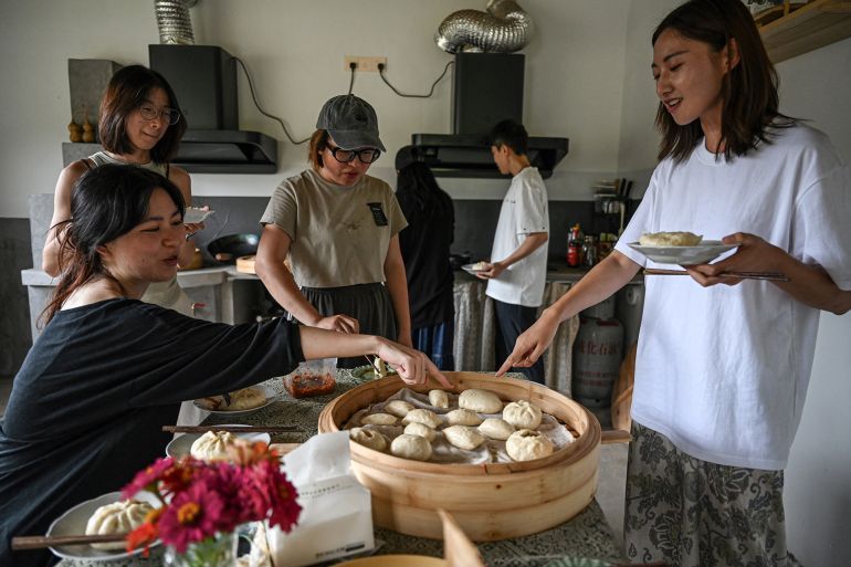 The photo taken on July 14, 2025 shows Chen Yani (R), also known as 