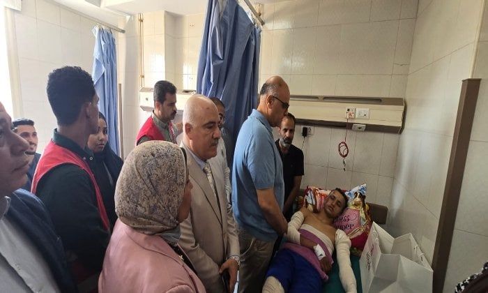 محافظ القليوبية يزور مصاب حريق منطقة الشدية ببنها