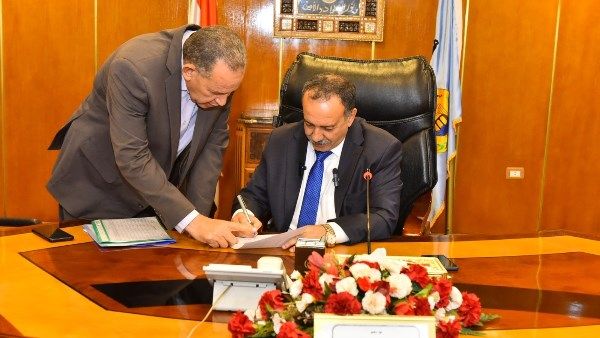 محافظ أسيوط يعتمد نتيجة الدور الثاني للشهادة الإعدادية بنسبة نجاح 71.43% للعامة و85.15% للمهنية