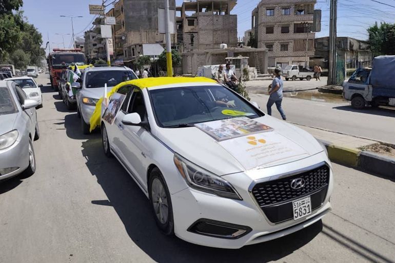 موكب سيارة يجول في الغوطة ودمشق في ذكرى مجزرة الكيماوي