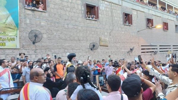 ترانيم وزغاريد.. مشهد مهيب في احتفالات
